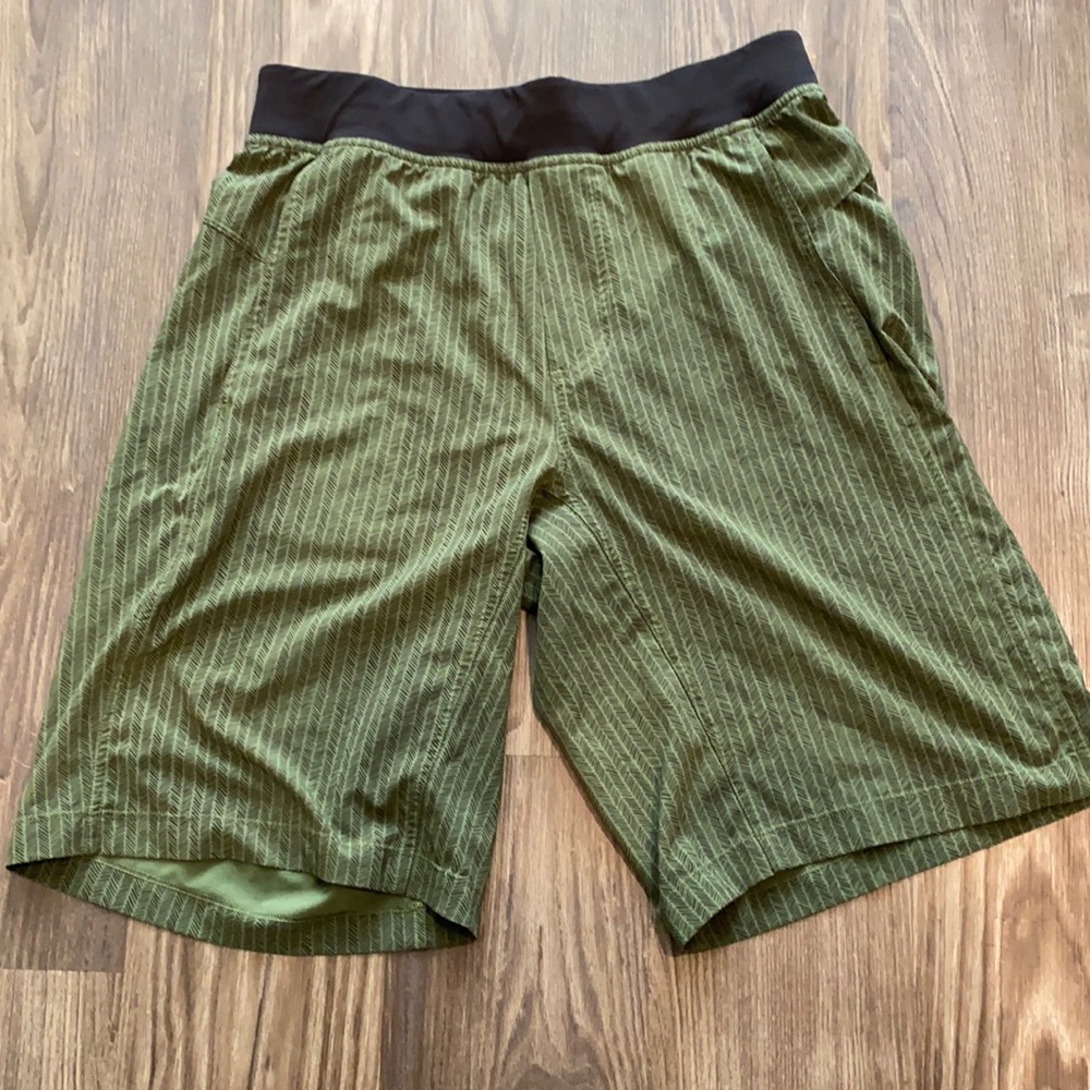 Men’s Lululemon Shorts 11” Inseam Size M